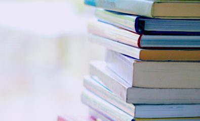 Vente de livres à la bibliothèque de Brélès